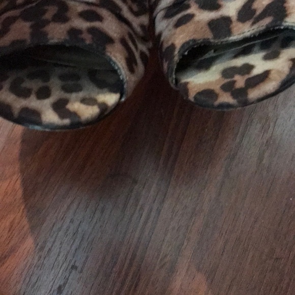 Peep toe leopard print booties, size 6, forever 21 - Picture 3 of 6